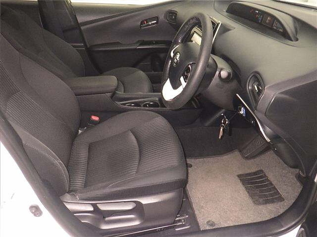 TOYOTA PRIUS 2018