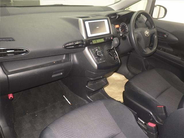 TOYOTA WISH 2013