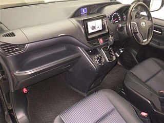TOYOTA VOXY 2017