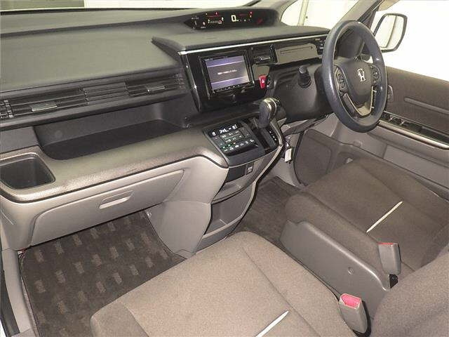 HONDA STEP WAGON 2015