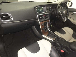 VOLVO V40 2015