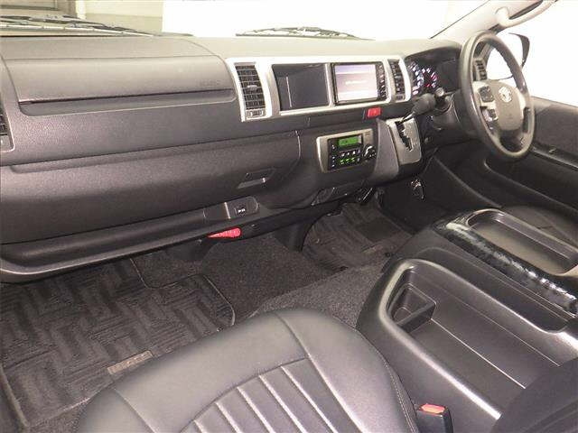 TOYOTA HIACE 2020