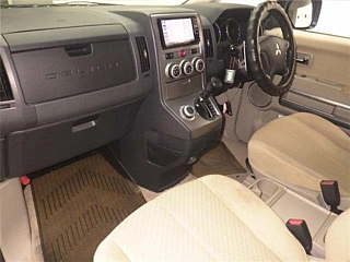 MITSUBISHI DELICA D5 2010