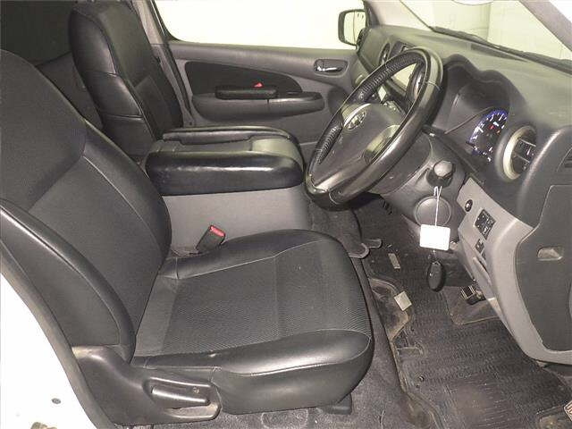 NISSAN CARAVAN VAN 2018