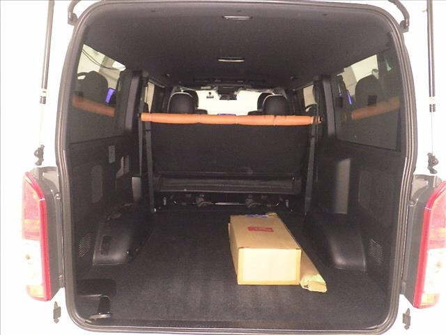 TOYOTA HIACE VAN 2019