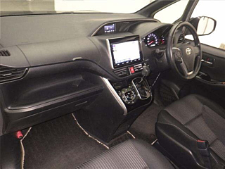 TOYOTA VOXY 2019
