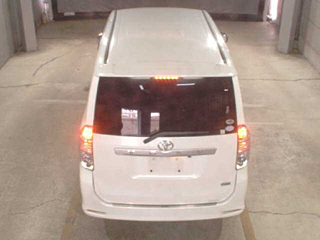 TOYOTA VOXY 2009