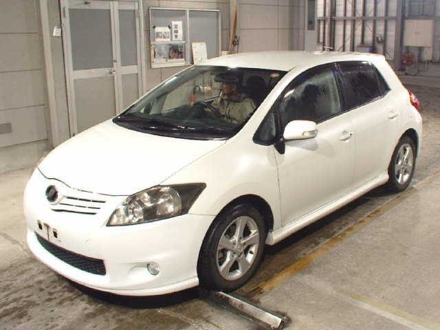 TOYOTA AURIS 2011