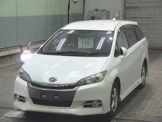 TOYOTA WISH 2015