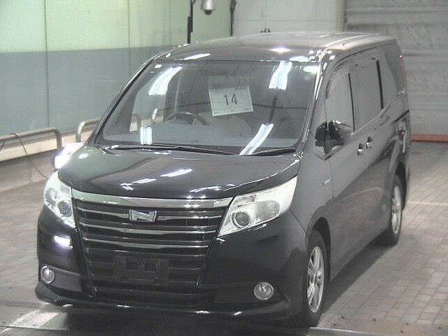 TOYOTA NOAH 2014
