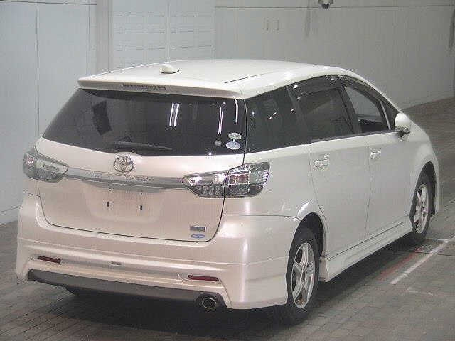 TOYOTA WISH 2015