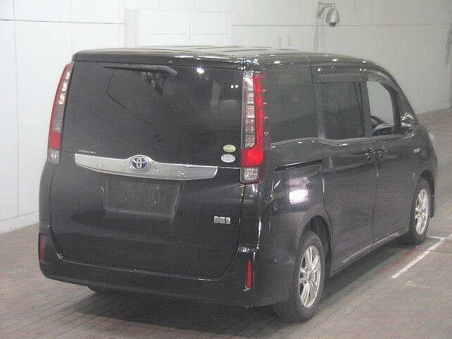TOYOTA NOAH 2014