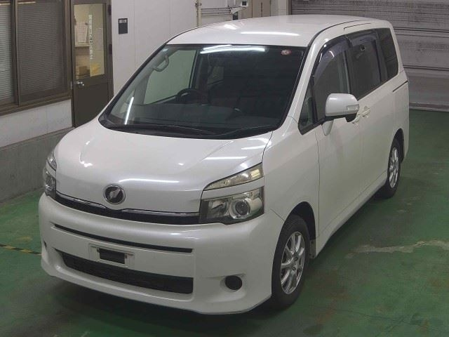TOYOTA VOXY 2011
