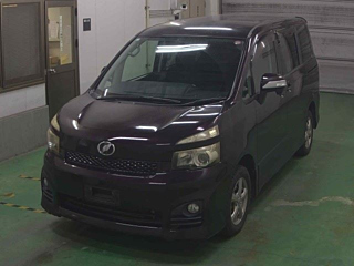 TOYOTA VOXY 2010