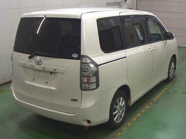 TOYOTA VOXY 2011