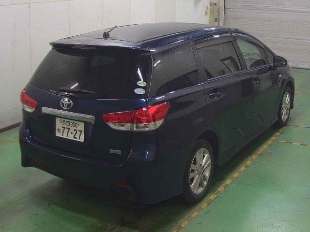 TOYOTA WISH 2010