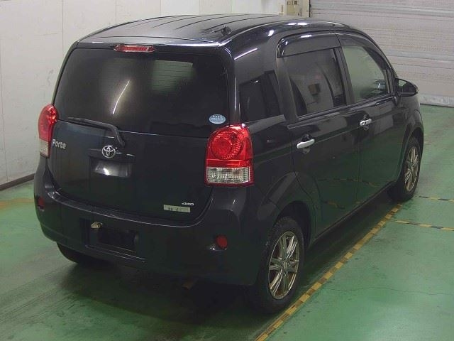 TOYOTA PORTE 2012