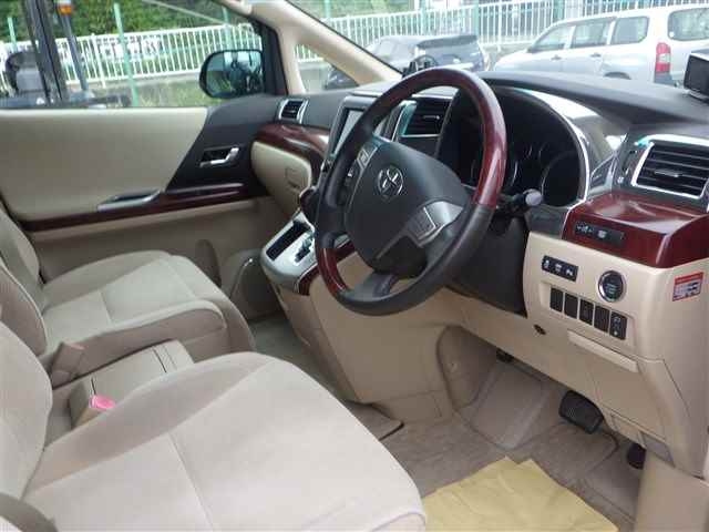 TOYOTA ALPHARD 2009
