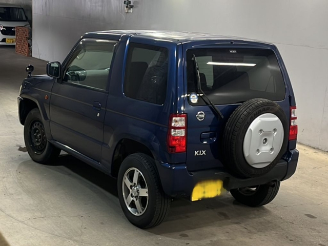 NISSAN KIX 2009