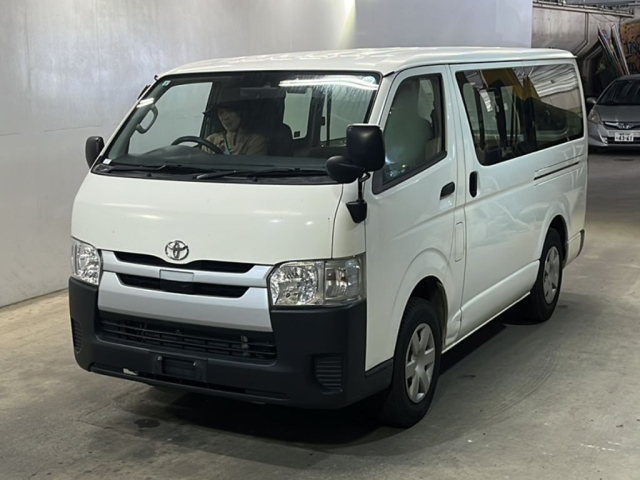 TOYOTA HIACE VAN 2020