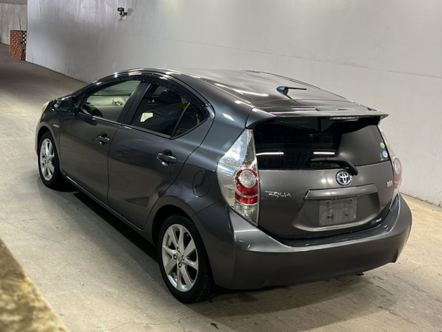 TOYOTA AQUA 2012