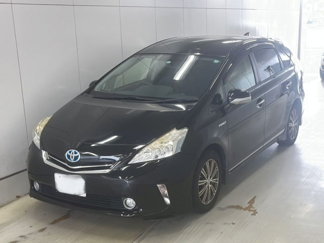 TOYOTA PRIUS ALPHA 2013