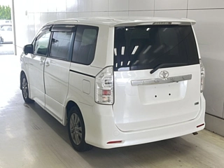 TOYOTA VOXY 2012