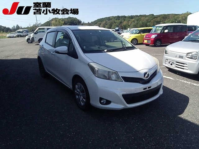 TOYOTA VITZ 2011