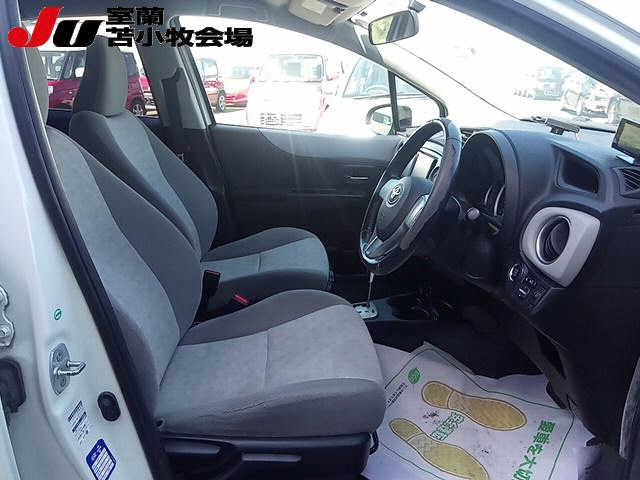 TOYOTA VITZ 2011