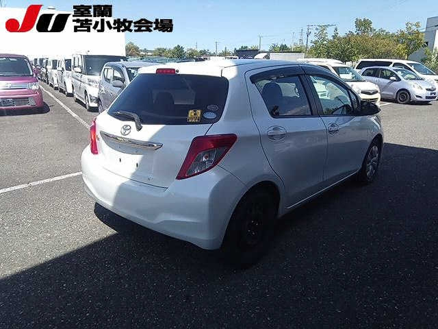 TOYOTA VITZ 2011