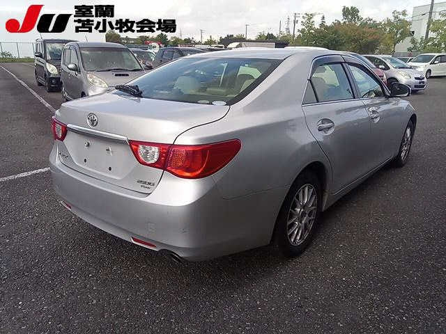 TOYOTA MARK X 2011