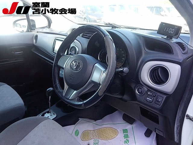 TOYOTA VITZ 2011