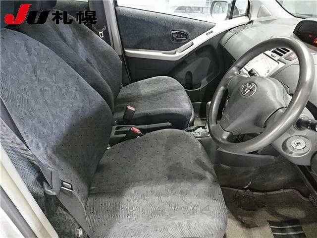 TOYOTA VITZ 2010