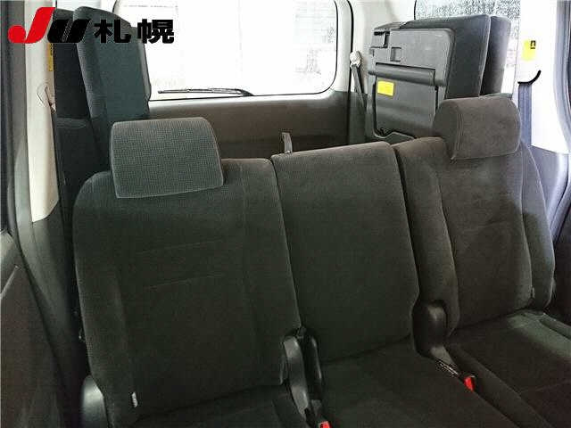 TOYOTA NOAH 2009
