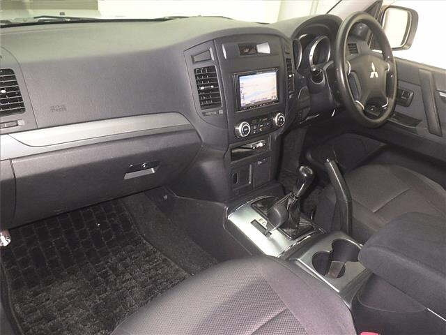 MITSUBISHI PAJERO 2011