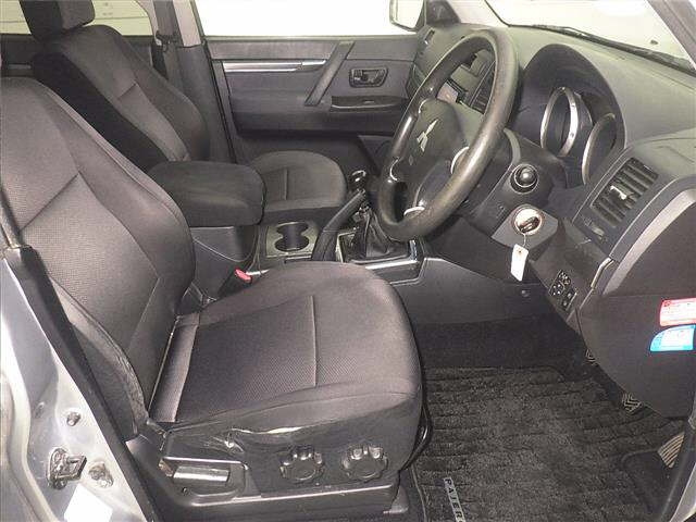 MITSUBISHI PAJERO 2011