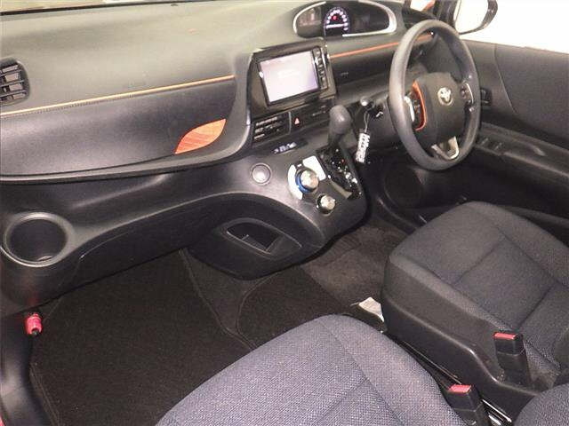 TOYOTA SIENTA 2017