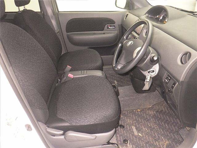 TOYOTA SIENTA 2012