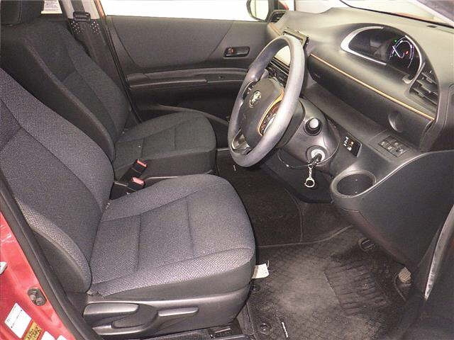 TOYOTA SIENTA 2017
