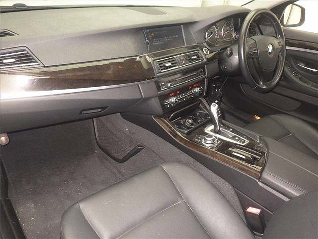BMW 5 SERIES 2010