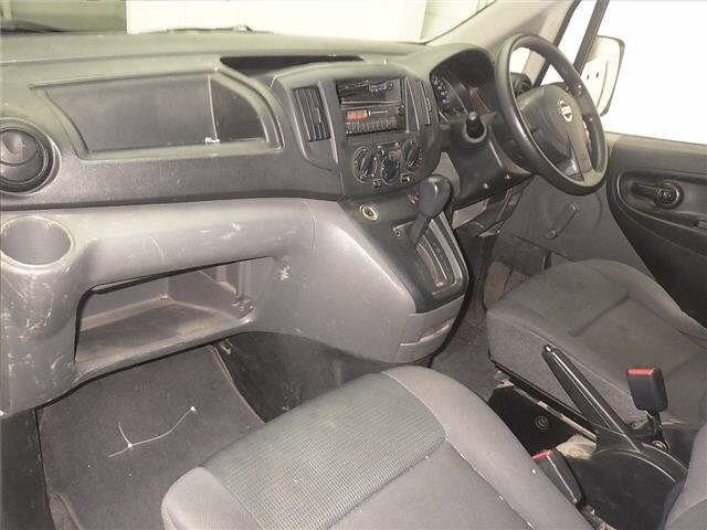 NISSAN NV200 2010