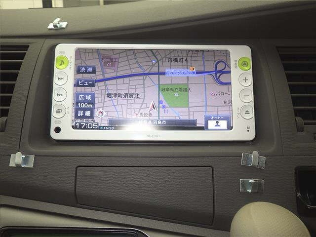 TOYOTA ISIS 2011