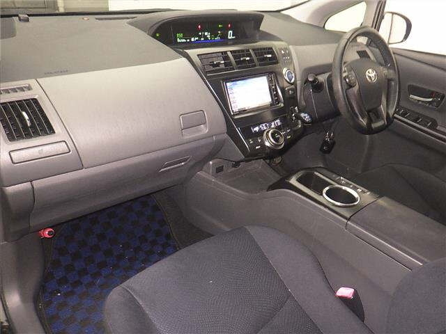 TOYOTA PRIUS ALPHA 2015