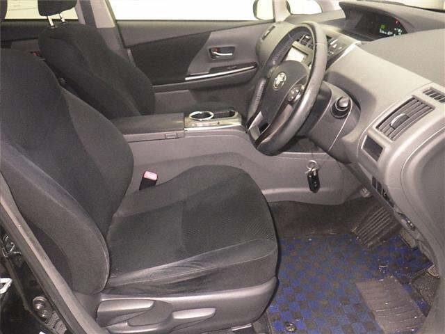 TOYOTA PRIUS ALPHA 2015