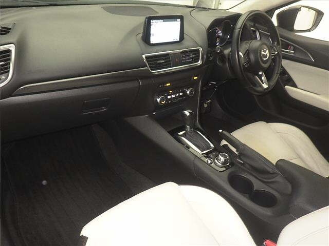 MAZDA AXELA 2017