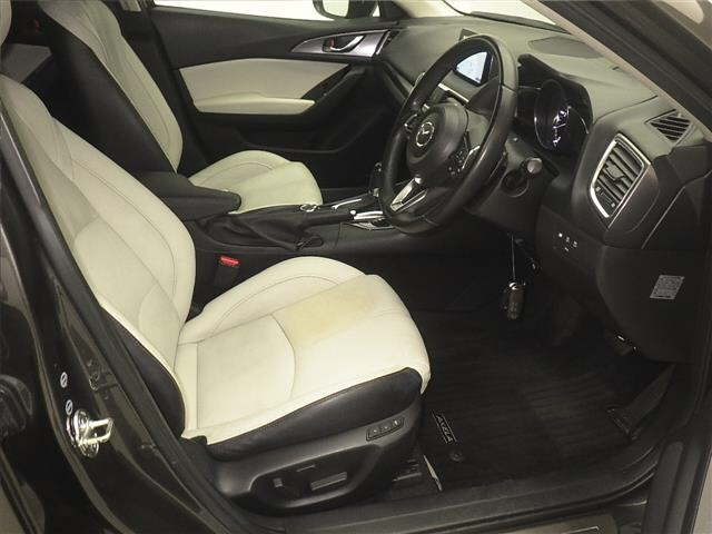 MAZDA AXELA 2017
