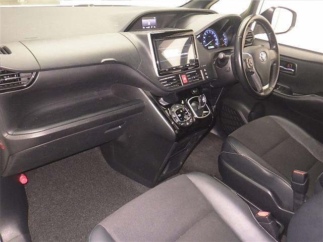 TOYOTA NOAH 2016