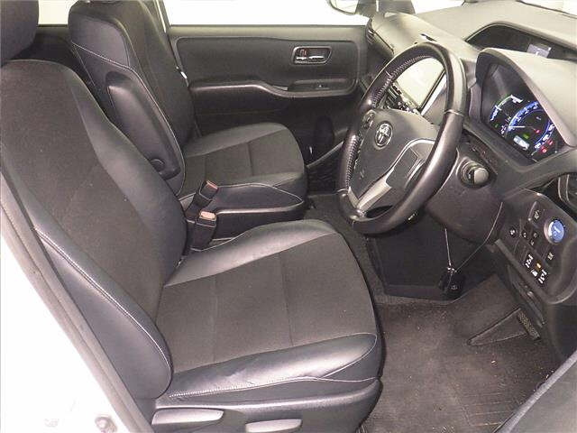 TOYOTA NOAH 2016