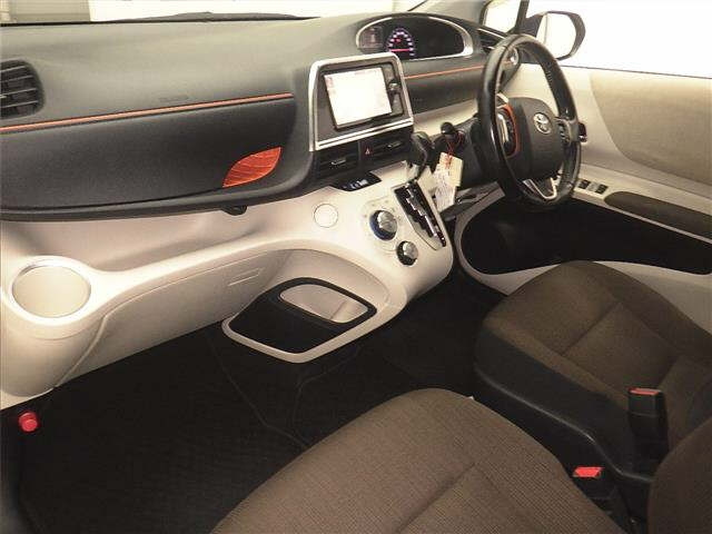 TOYOTA SIENTA 2017