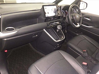 TOYOTA VOXY 2023